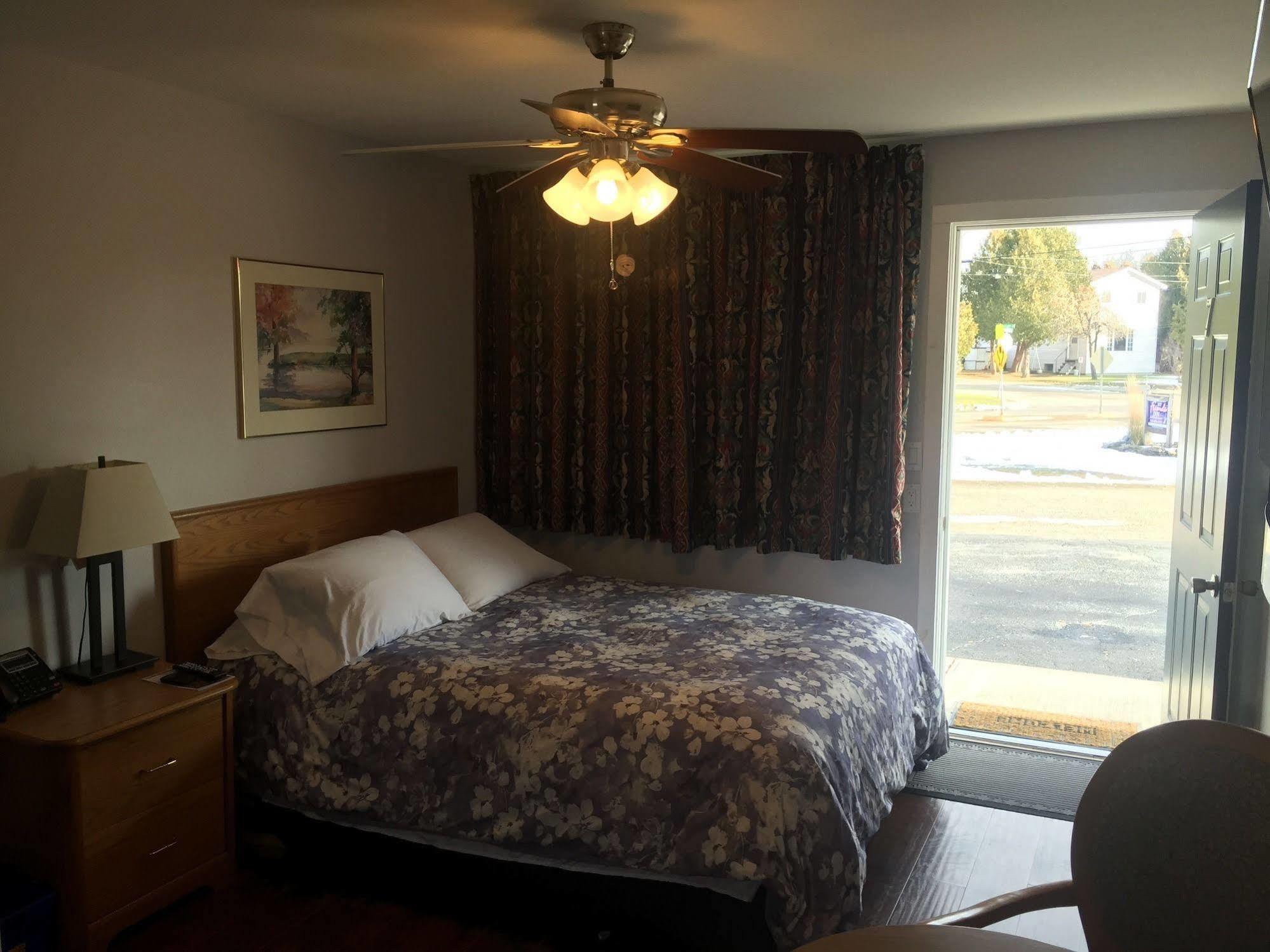 My Friends Inn Manitoulin Manitowaning 외부 사진